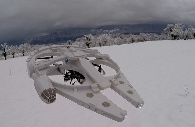 VIDEO: Pretvorite quadcopter u Millenium Falcon