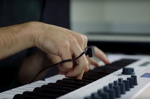 VIDEO: Prsten za gestualno upravljanje glazbom