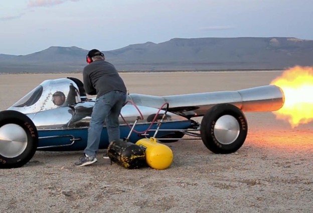 VIDEO: Raketni auto V1 tehnologije na eBayu