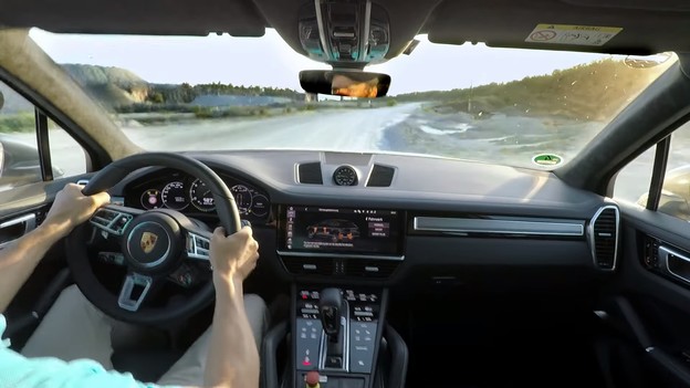 VIDEO: Rekord staze Porscheovim SUV hibridom