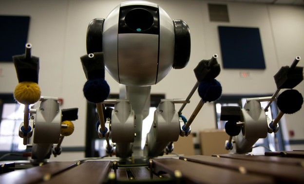 VIDEO: Robot komponira i izvodi svoju glazbu VIDEO: Robot komponira i izvodi svoju glazbu
