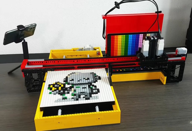 VIDEO: Robot printa pixelart s Lego kockicama VIDEO: Robot printa pixelart s Lego kockicama