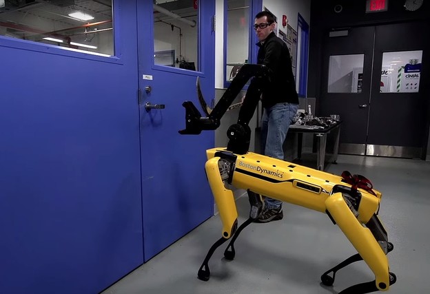 VIDEO: Robot si otvara vrata ometan od čovjeka