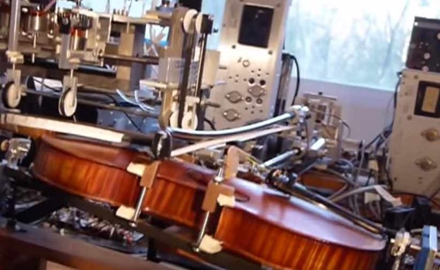 VIDEO: Robot svira violinu