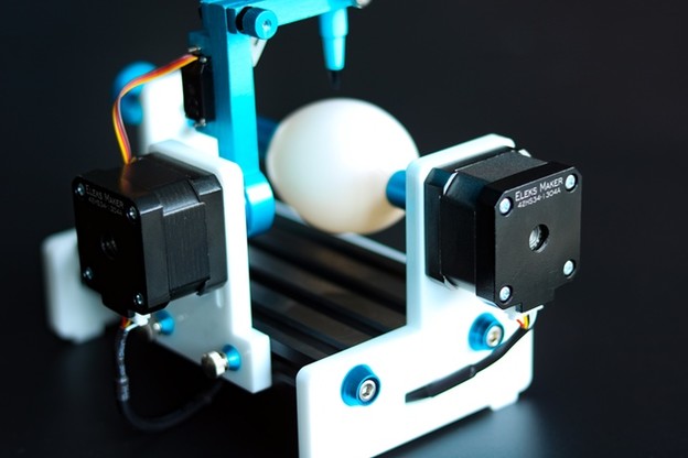 VIDEO: Robot za ukrašavanje uskršnjih jaja