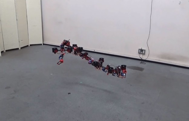 VIDEO: Robot zmaj se transformira u letu VIDEO: Robot zmaj se transformira u letu