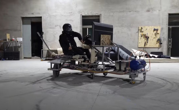 VIDEO: Simulator vožnje sa sjedalom na izbacivanje VIDEO: Simulator vožnje sa sjedalom na izbacivanje