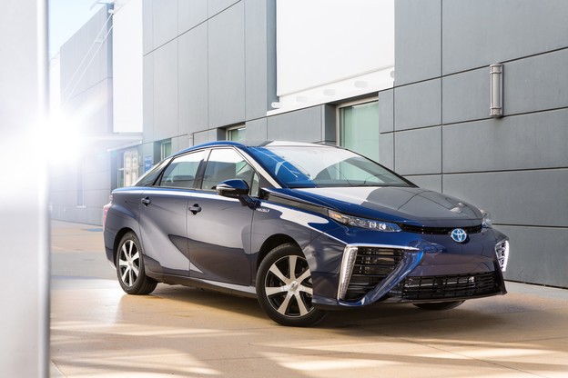 VIDEO: Toyota predstavila Mirai auto na gorivi članak