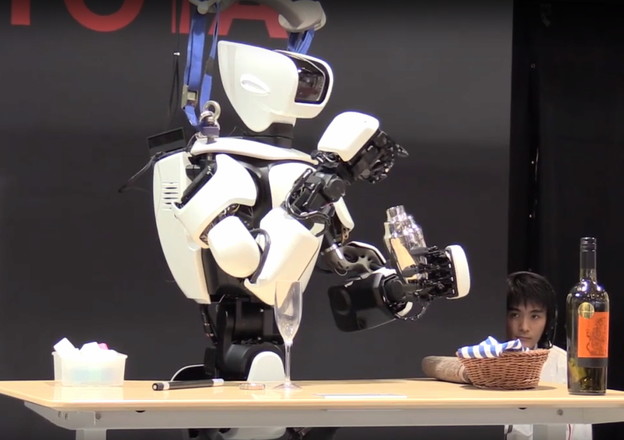 VIDEO: Toyotin robot vam miješa koktele VIDEO: Toyotin robot vam miješa koktele