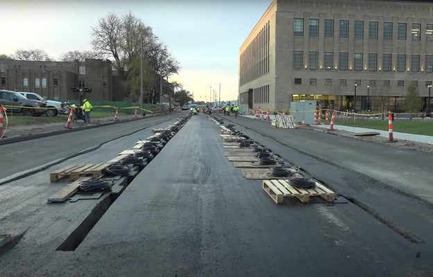 VIDEO: U Detroitu prva cesta s bežičnim punjenjem automobila