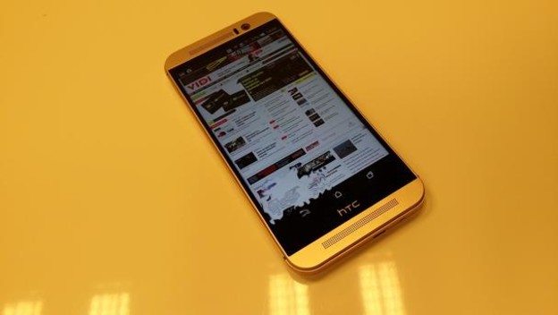 Besplatna zamjena razbijenog HTC One M9 