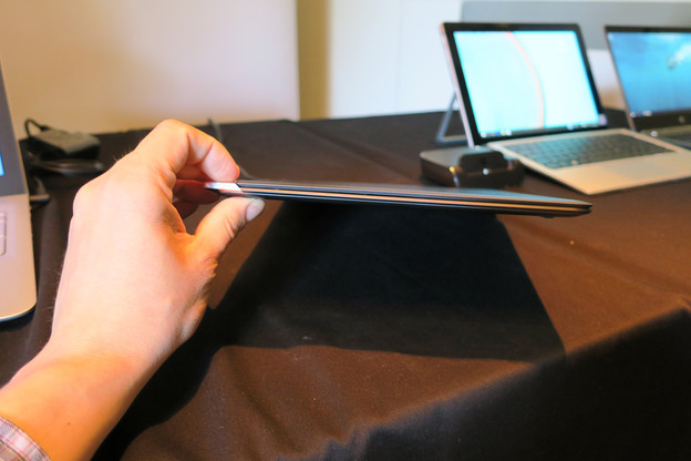 Najtanji laptop na svijetu predstavljen u Zagrebu Najtanji laptop na svijetu predstavljen u Zagrebu