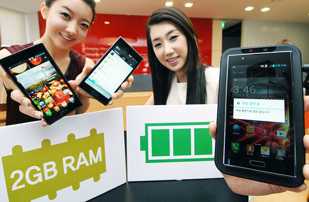 Prvi pametni telefon s 2 GB RAM-a Prvi pametni telefon s 2 GB RAM-a