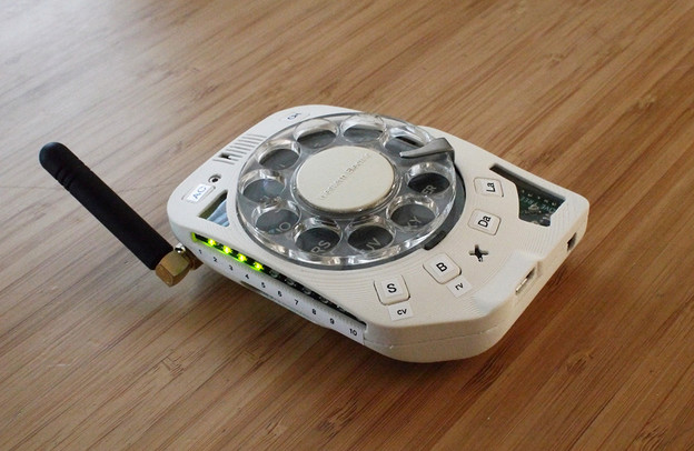Prvi pametni telefon s okruglim brojčanikom Prvi pametni telefon s okruglim brojčanikom