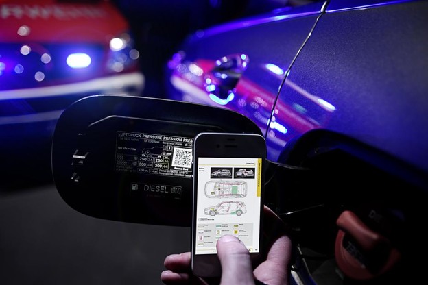 QR kodovi u Mercedesima spašavaju unesrećene QR kodovi u Mercedesima spašavaju unesrećene