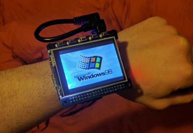 Raspberry Pi ručni sat s Windowsima 98 Raspberry Pi ručni sat s Windowsima 98