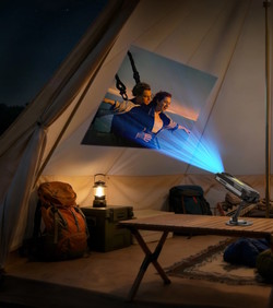 Robusni telefon kao 1080p projektor