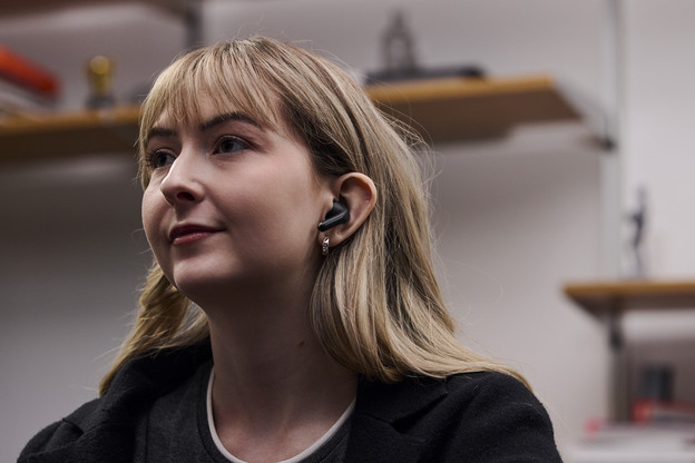 Slušalice transkribiraju razgovore u šaptu i buci