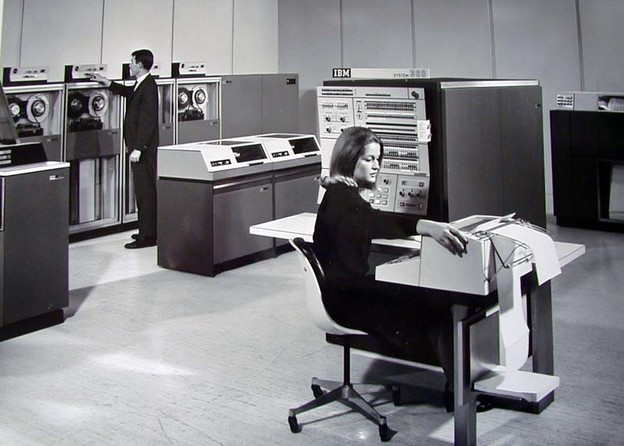 SRETAN ROĐENDAN: 50 godina mainframe računala SRETAN ROĐENDAN: 50 godina mainframe računala