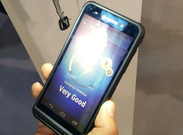 VIDEO: Isprobali smo telefon sa samopunjivim zaslonom VIDEO: Isprobali smo telefon sa samopunjivim zaslonom