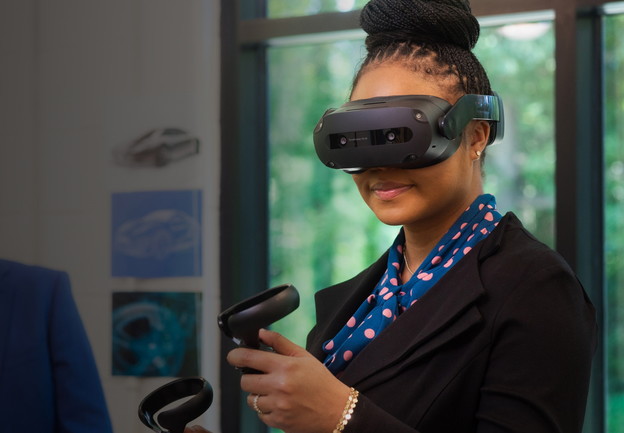 VIDEO: Lenovo predstavio VR headset za poslovne namjene