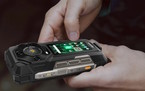 VIDEO: Najluđi robusni telefon s dva ekrana