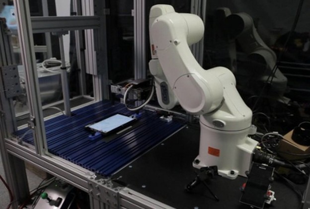 VIDEO: Oculus robot testira tablete i igra video igre VIDEO: Oculus robot testira tablete i igra video igre