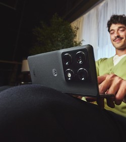 VIDEO: Preklopni razr fold telefon