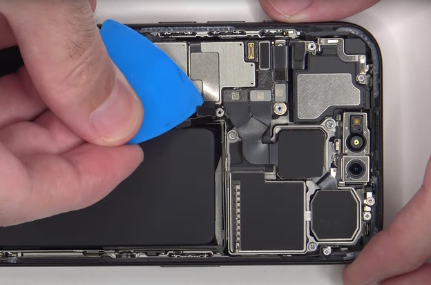 VIDEO: Rastavili iPhone 15 Pro na dijelove VIDEO: Rastavili iPhone 15 Pro na dijelove