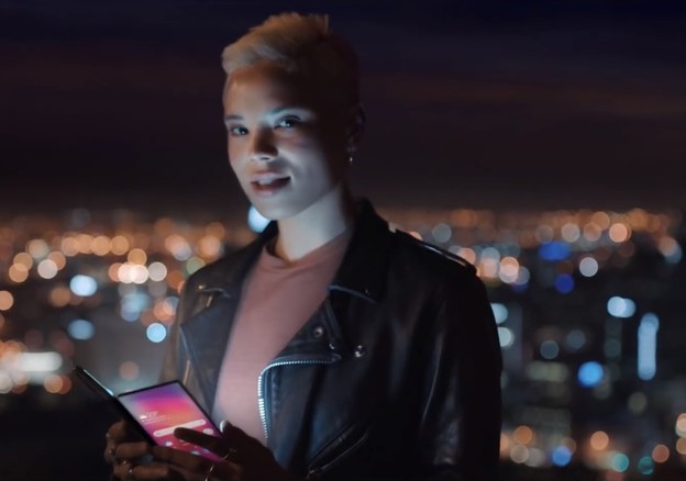 VIDEO: Samsungov novi video sa savitljivim telefonom VIDEO: Samsungov novi video sa savitljivim telefonom