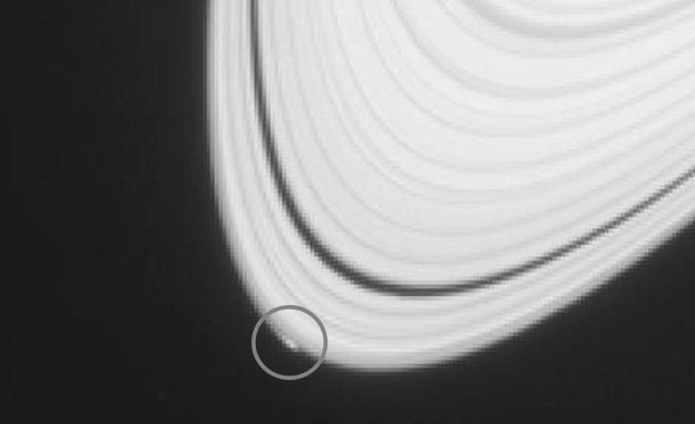 Cassini snimio rađanje Saturnovog mjeseca Cassini snimio rađanje Saturnovog mjeseca