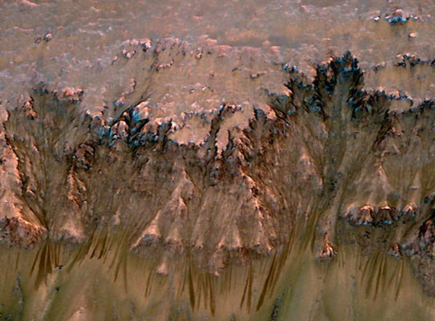 Dokaz postojanja tekuće vode na Marsu!