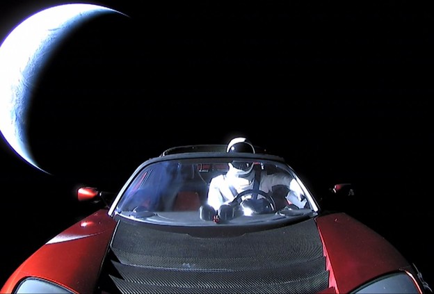 Starman odvezao prvi krug oko Sunca