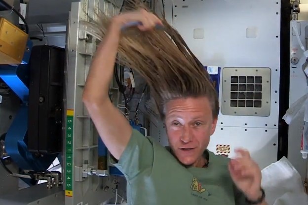 VIDEO: Pranje kose u svemiru VIDEO: Pranje kose u svemiru