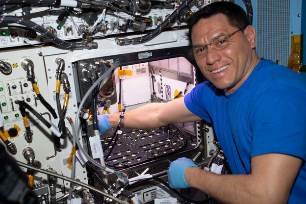 Astronaut srušio rekord za najdužu svemirsku misiju Astronaut srušio rekord za najdužu svemirsku misiju