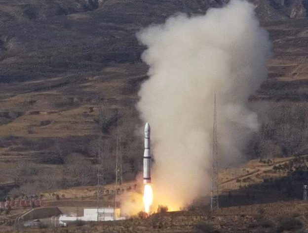Kina lansirala u svemir prvi 6G satelit Kina lansirala u svemir prvi 6G satelit