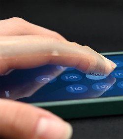 Osjetite teksture na glatkom zaslonu telefona