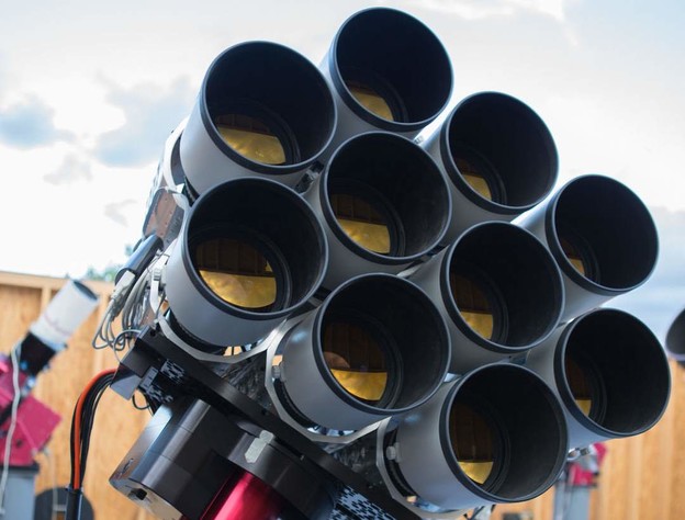 Ovaj teleskop čini 10 Canonovih objektiva