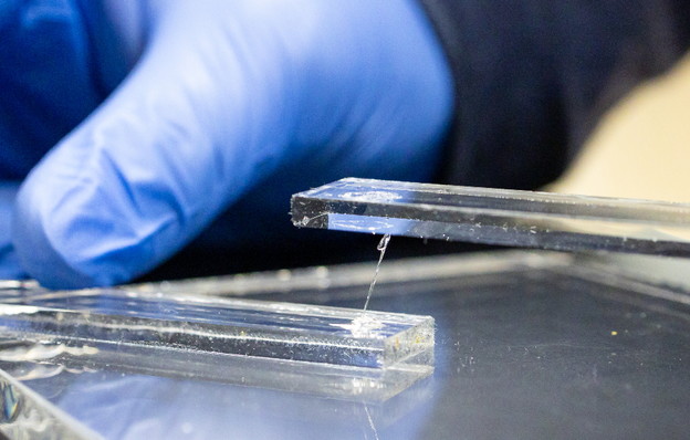 Plastično ljepilo je jedan od najčvršćih materijala Plastično ljepilo je jedan od najčvršćih materijala