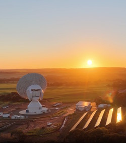 Praćenje satelita brzinom svjetlosti