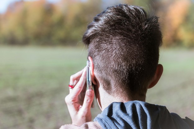 Prisluškivanje telefona detektiranjem unutarnjih vibracija Prisluškivanje telefona detektiranjem unutarnjih vibracija