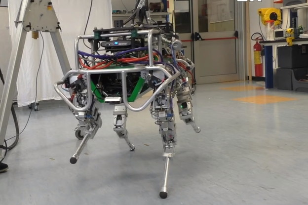 VIDEO: Četveronožni robot balansira na dvije noge