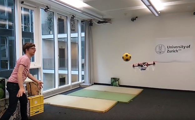 VIDEO: Dron kojeg ne možete pogoditi VIDEO: Dron kojeg ne možete pogoditi
