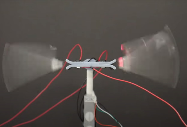 VIDEO: Dron maše krilima učinkovitije od insekata VIDEO: Dron maše krilima učinkovitije od insekata