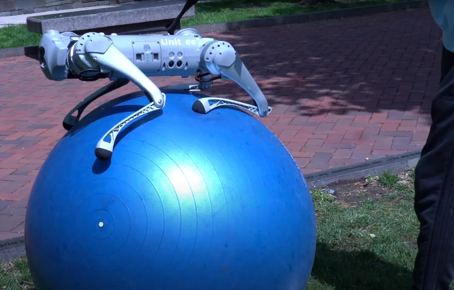 VIDEO: GPT uvježbava robote bolje od ljudi