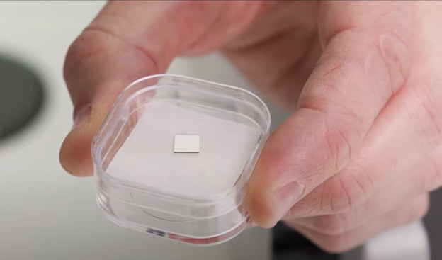 VIDEO: Prvi kvantni procesor koji radi na sobnoj temperaturi