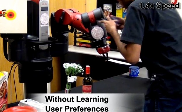 VIDEO: Robot napada čovjeka nožem VIDEO: Robot napada čovjeka nožem