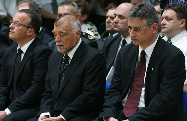 Tko laže – Mesić ili Karamarko? Tko laže – Mesić ili Karamarko?