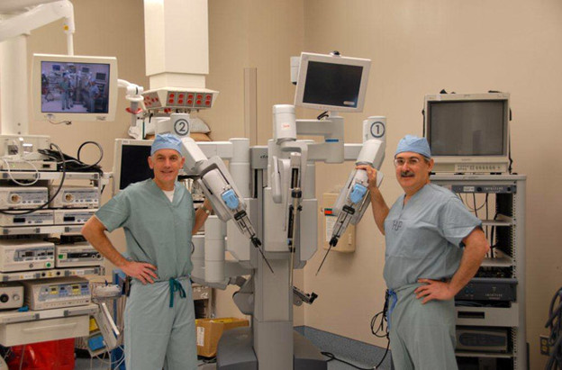 Prva operacija kralježnice uz asistenta robota Prva operacija kralježnice uz asistenta robota